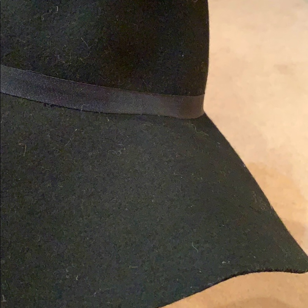 Large Felt Hat - Picture 4 of 4